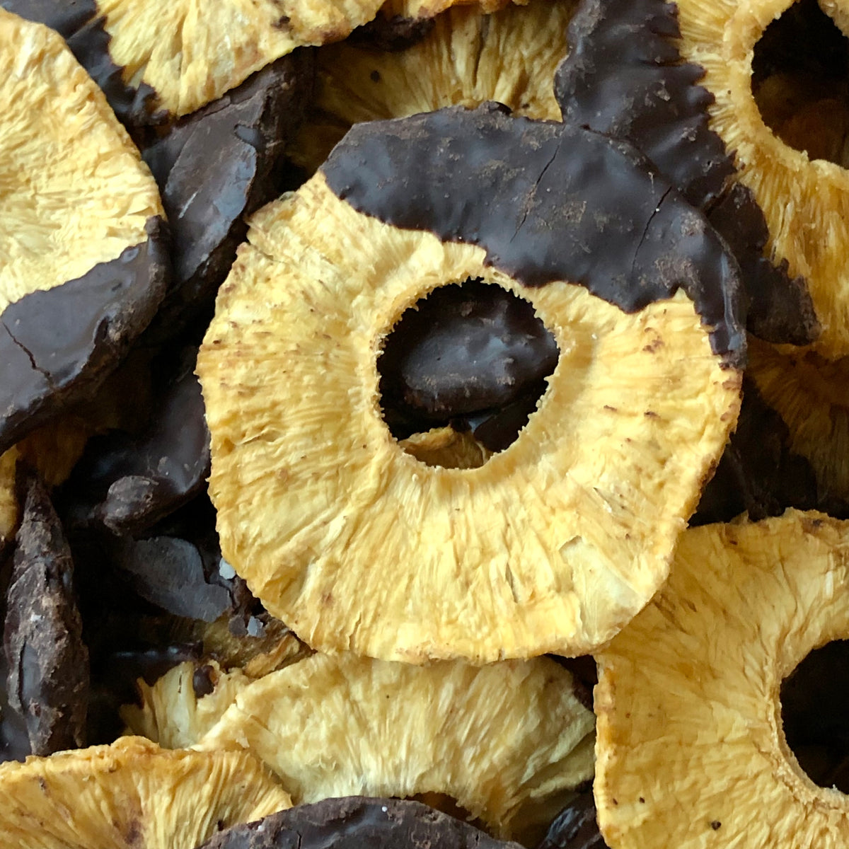 * Piña deshidratada con Chocolate sin Azúcar (GRANEL)