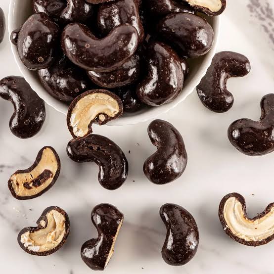 Nuez de la India con Chocolate sin azúcar semi obscuro